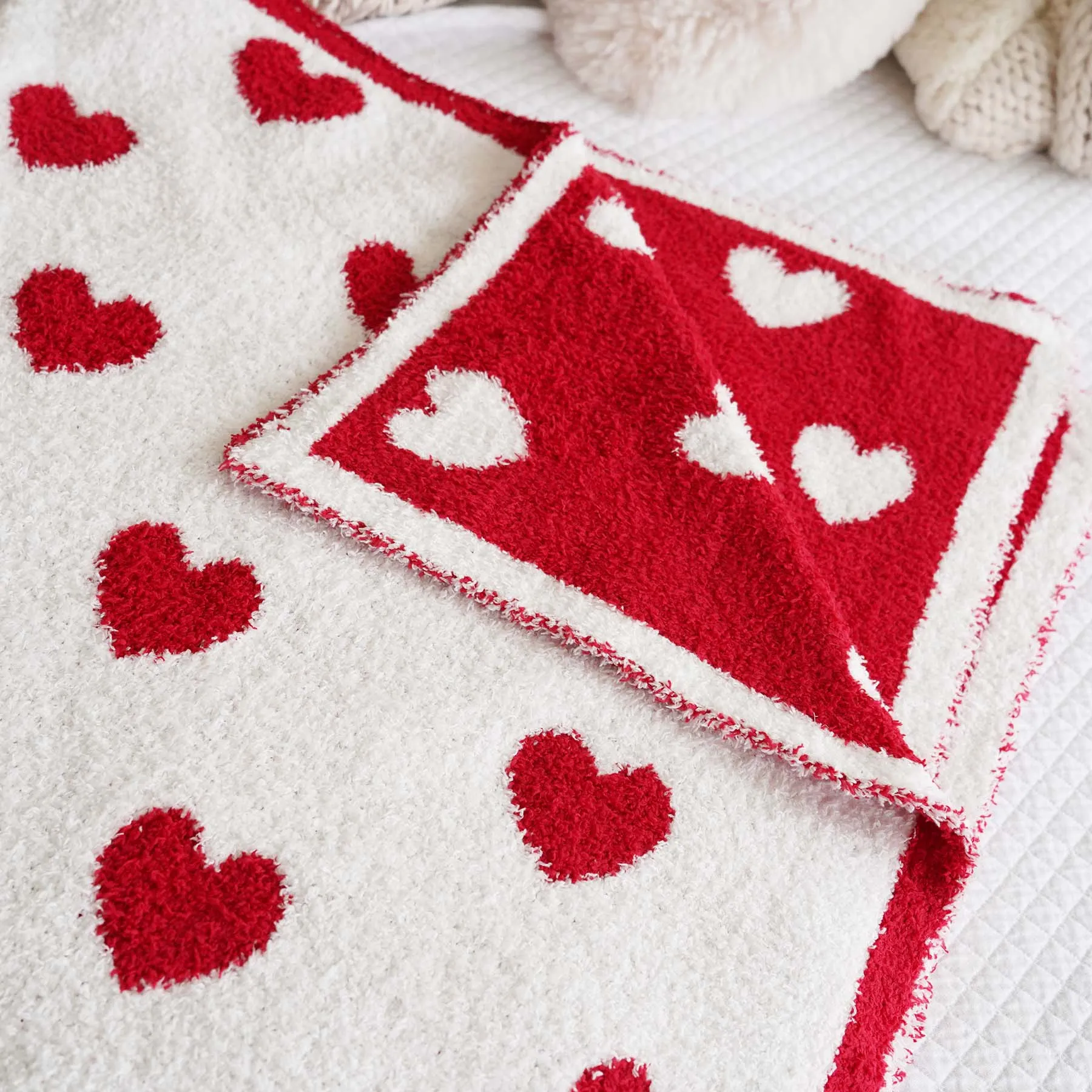 CuddleLane™ Luxe Blankets | Red Hearts