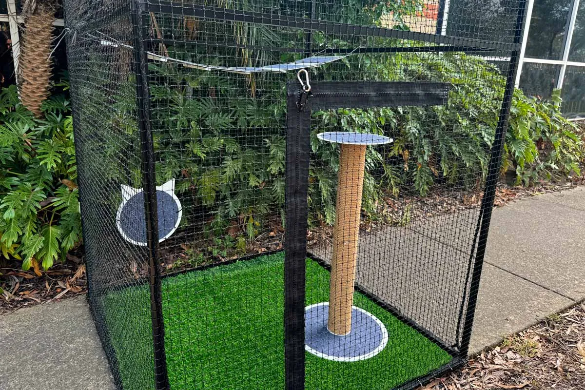 Skywalks Outdoor Cat Scratching Tower